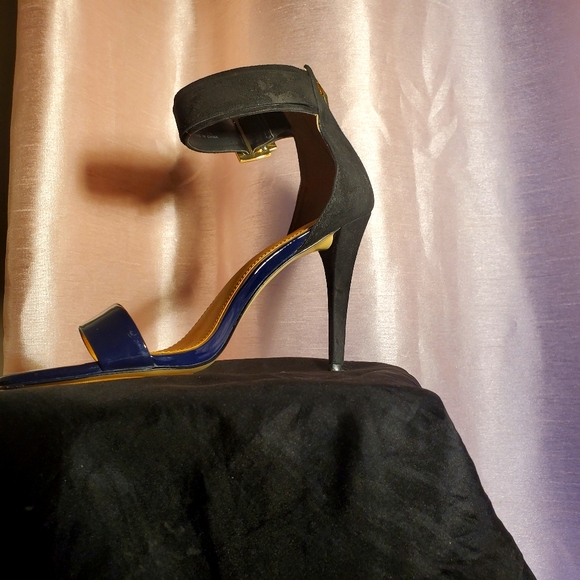 Calvin Klein Vivian Platform Sandal - Picture 10 of 14